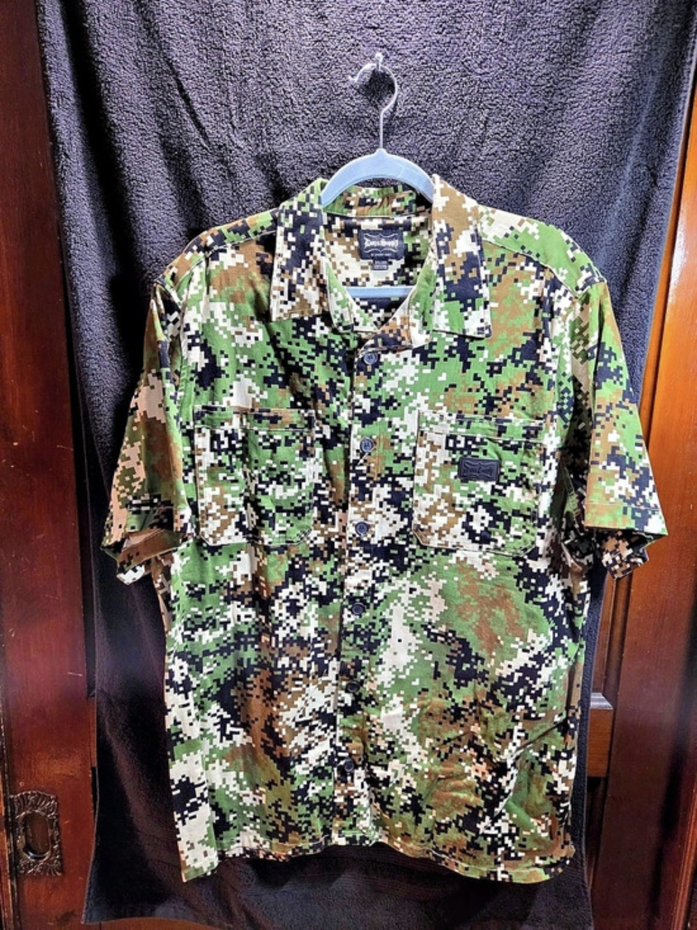 Dogg Supply Camo Button Down Shirt Size 2XL Like New